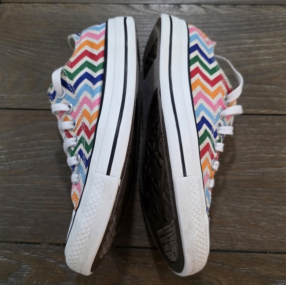 Converse Chuck Taylor All Star Low Rainbow Zig Zag Sneakers, Women's Size 7 - Picture 6 of 8